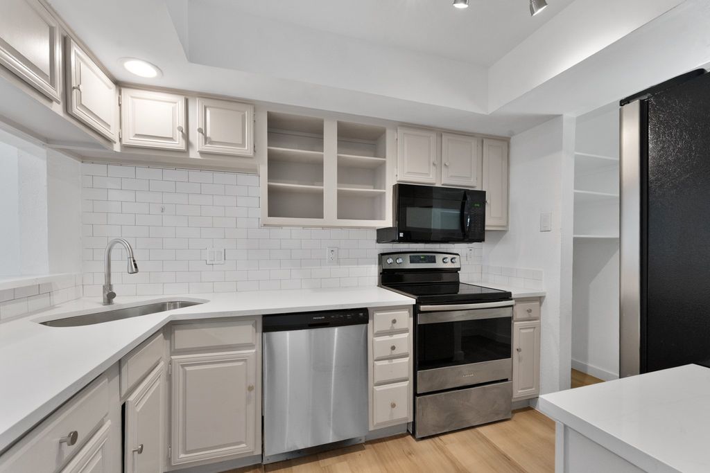 3635 Garden Brook Drive 10400, Farmers Branch, TX 75234