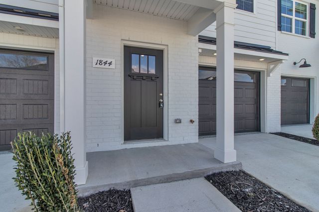 1844 Streamsong Dr, Murfreesboro, TN 37127