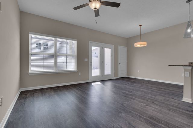 1844 Streamsong Dr, Murfreesboro, TN 37127