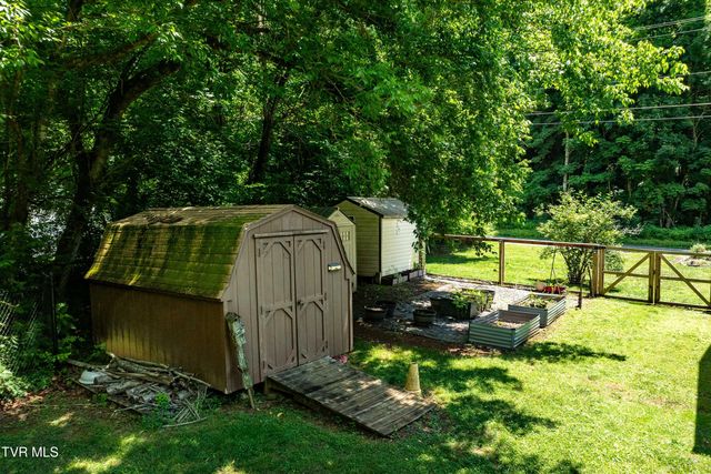135 Grindstaff Hollow Road, Elizabethton, TN 37643
