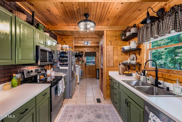135 Grindstaff Hollow Road, Elizabethton, TN 37643