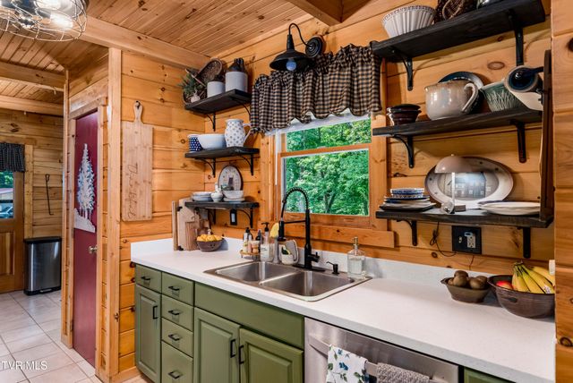 135 Grindstaff Hollow Road, Elizabethton, TN 37643