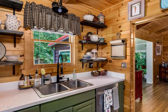 135 Grindstaff Hollow Road, Elizabethton, TN 37643