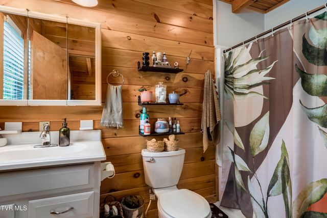 135 Grindstaff Hollow Road, Elizabethton, TN 37643