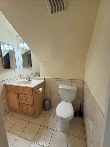 154 Fairview Street 11, Santa Ana, CA 92704