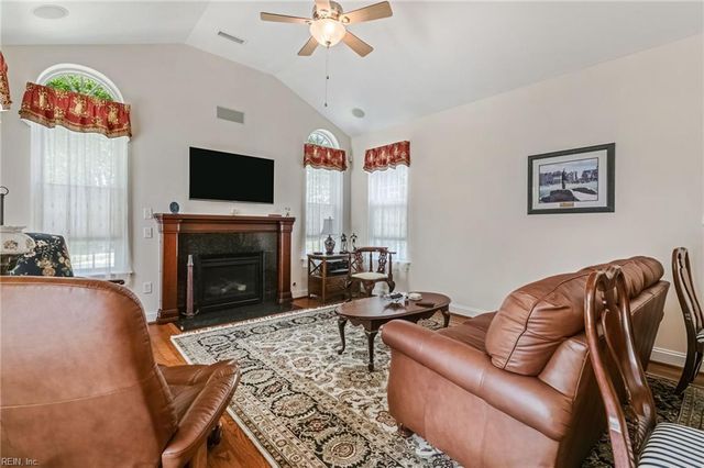 303 Garman LOOP, Yorktown, VA 23690