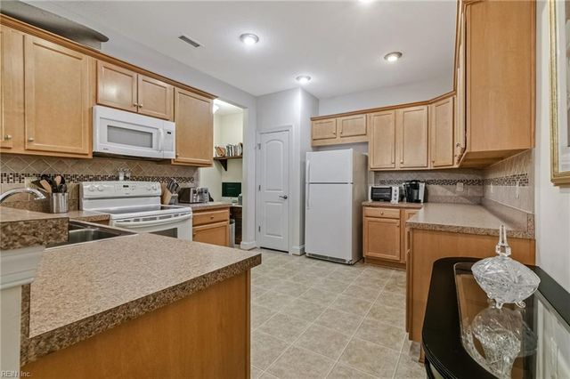 303 Garman LOOP, Yorktown, VA 23690