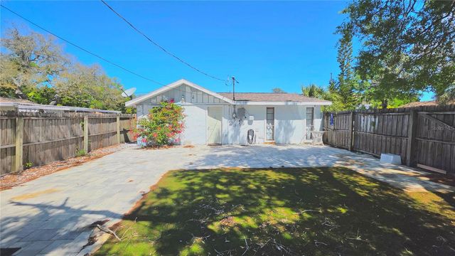 703 13TH AVENUE NW, Largo, FL 33770