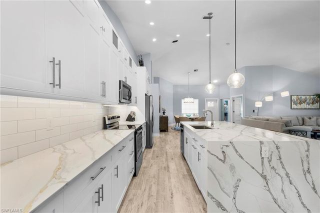 1511 Whispering Oaks CIR, Naples, FL 34110