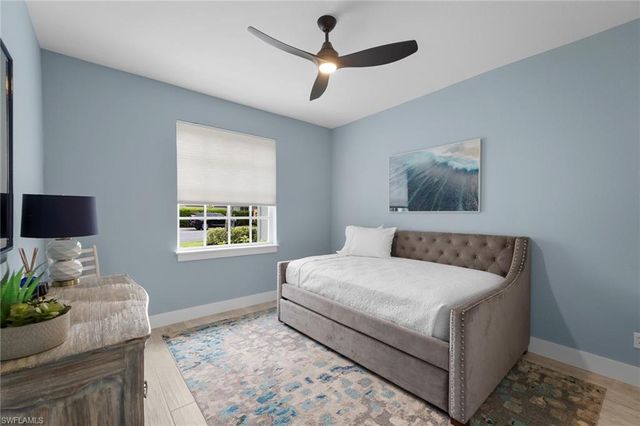 1511 Whispering Oaks CIR, Naples, FL 34110