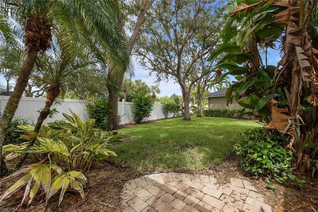 1511 Whispering Oaks CIR, Naples, FL 34110
