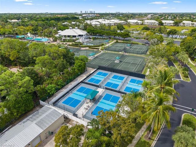 1511 Whispering Oaks CIR, Naples, FL 34110