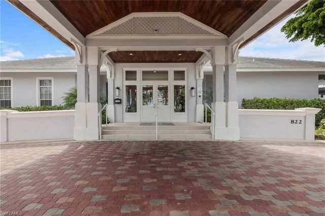 1511 Whispering Oaks CIR, Naples, FL 34110