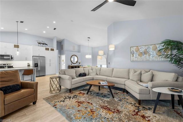 1511 Whispering Oaks CIR, Naples, FL 34110