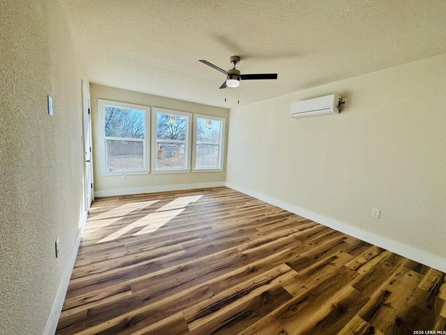 222 W Burcham Ave, San Antonio, TX 78221