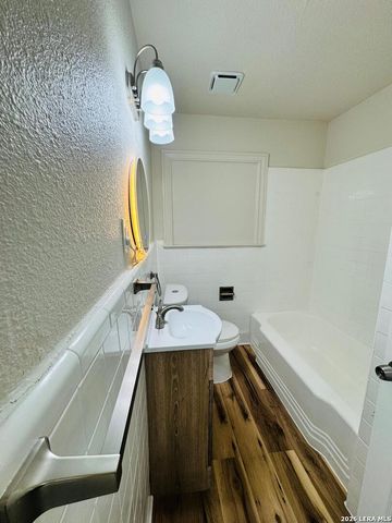 222 W Burcham Ave, San Antonio, TX 78221