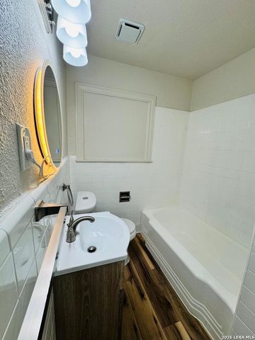 222 W Burcham Ave, San Antonio, TX 78221