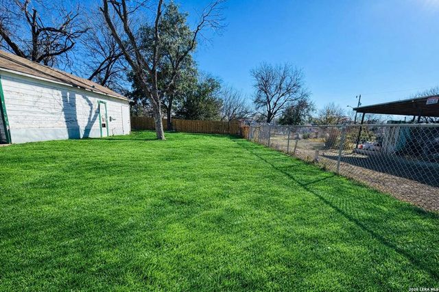 222 W Burcham Ave, San Antonio, TX 78221