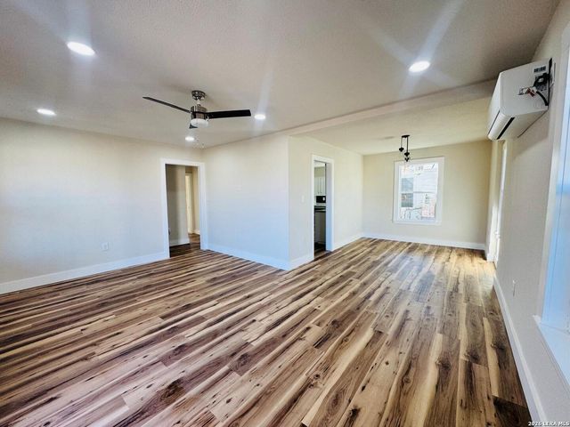 222 W Burcham Ave, San Antonio, TX 78221