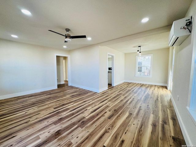 222 W Burcham Ave, San Antonio, TX 78221