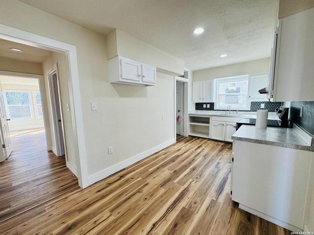 222 W Burcham Ave, San Antonio, TX 78221