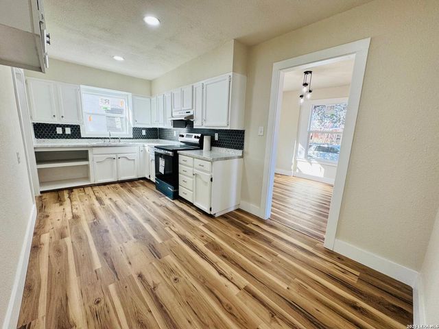 222 W Burcham Ave, San Antonio, TX 78221