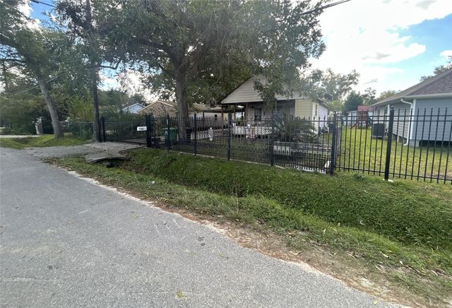 3224 Creston Drive, Houston, TX 77026