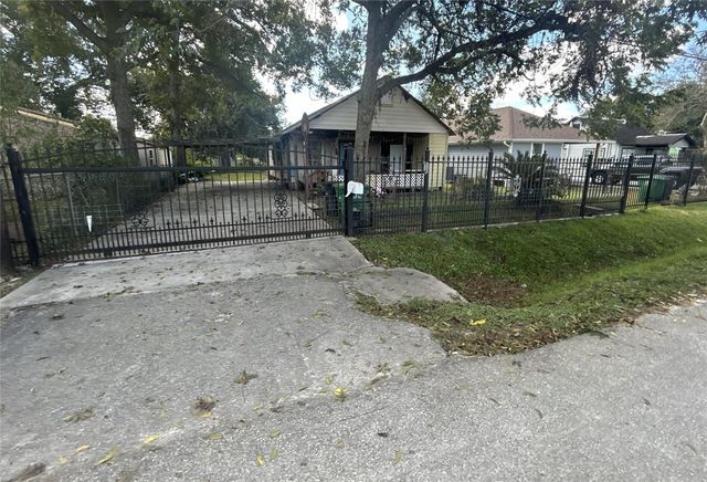 3224 Creston Drive, Houston, TX 77026