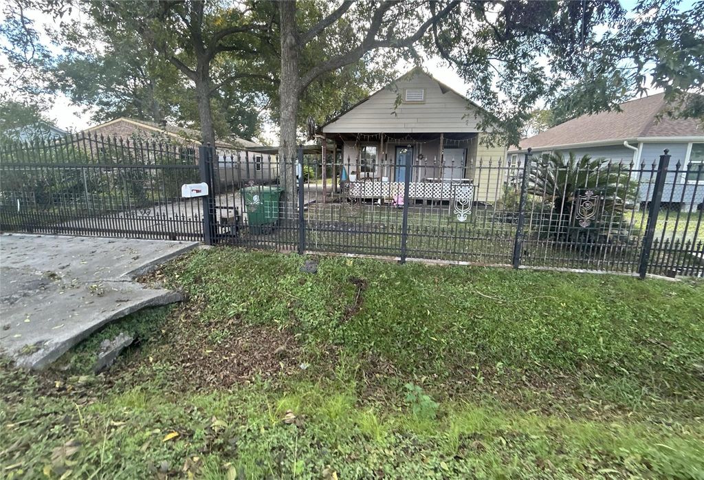 3224 Creston Drive, Houston, TX 77026