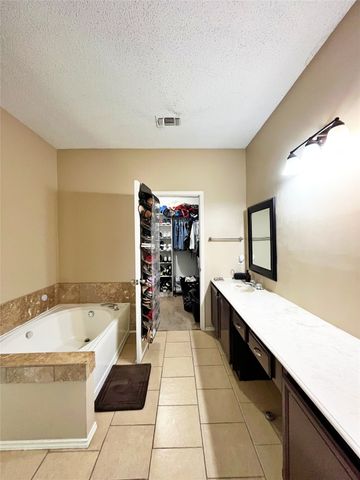 818 Bracken Place, Arlington, TX 76017