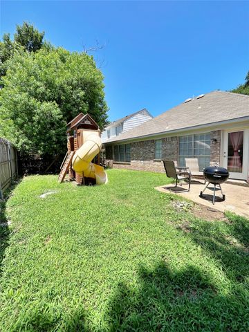 818 Bracken Place, Arlington, TX 76017