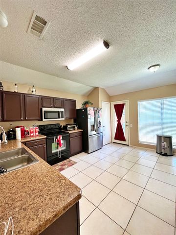 818 Bracken Place, Arlington, TX 76017