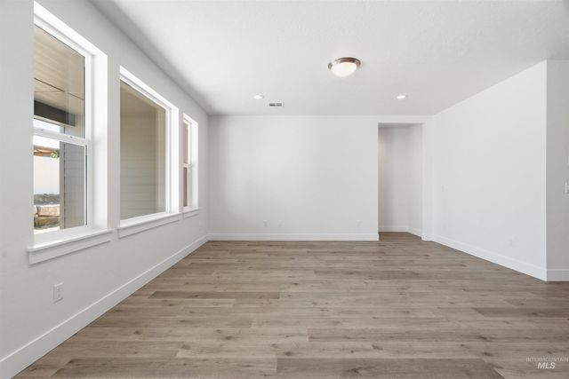 5770 N Arctic Point Ave, Meridian, ID 83646