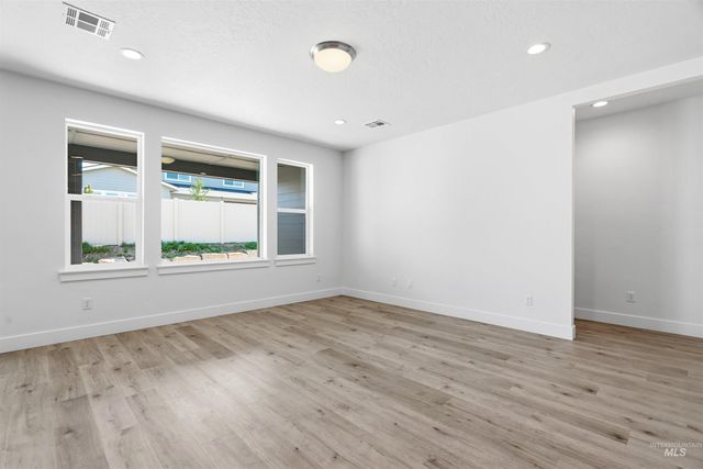 5770 N Arctic Point Ave, Meridian, ID 83646