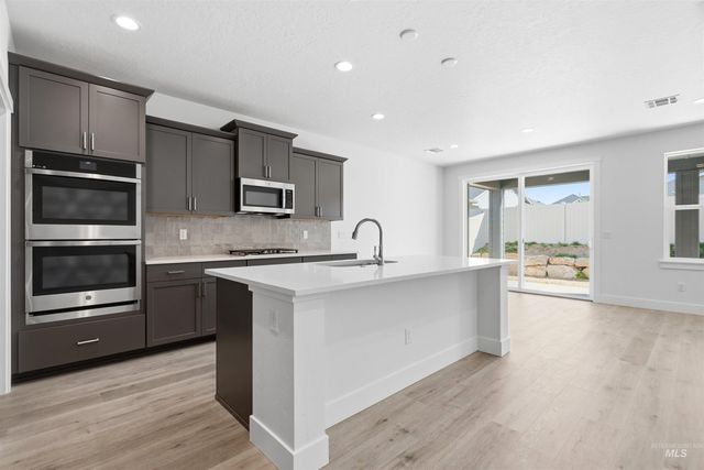 5770 N Arctic Point Ave, Meridian, ID 83646