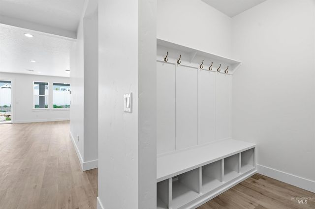 5770 N Arctic Point Ave, Meridian, ID 83646