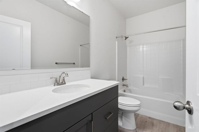 5770 N Arctic Point Ave, Meridian, ID 83646