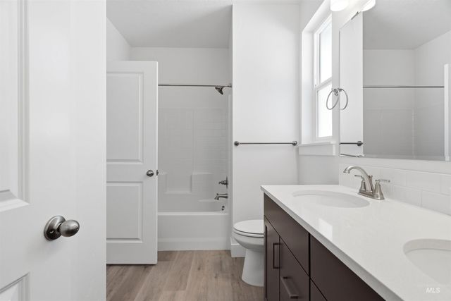 5770 N Arctic Point Ave, Meridian, ID 83646