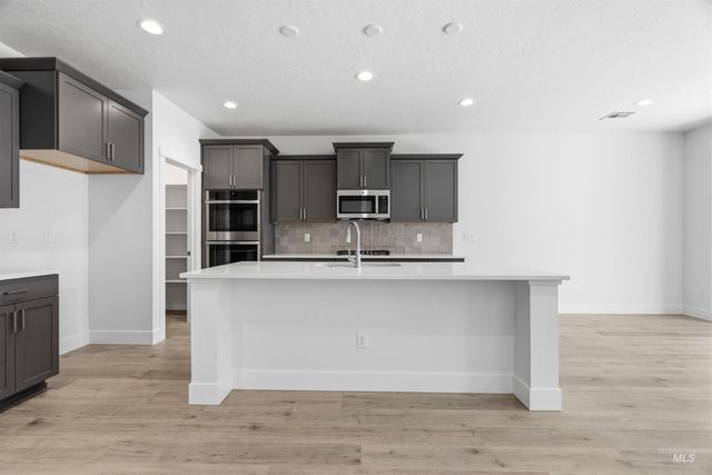 5770 N Arctic Point Ave, Meridian, ID 83646