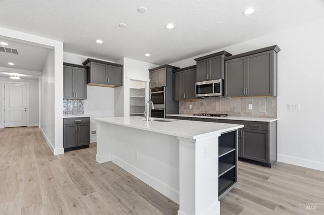 5770 N Arctic Point Ave, Meridian, ID 83646