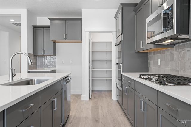 5770 N Arctic Point Ave, Meridian, ID 83646