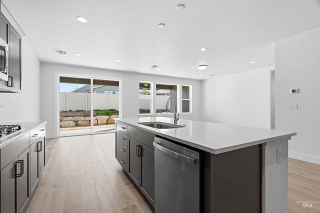 5770 N Arctic Point Ave, Meridian, ID 83646