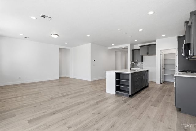 5770 N Arctic Point Ave, Meridian, ID 83646