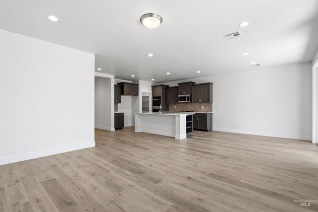 5770 N Arctic Point Ave, Meridian, ID 83646