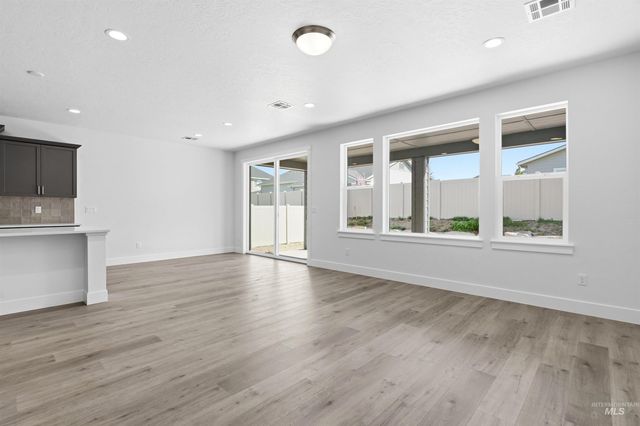 5770 N Arctic Point Ave, Meridian, ID 83646