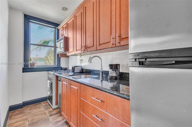 900 16th St 201, Miami Beach, FL 33139