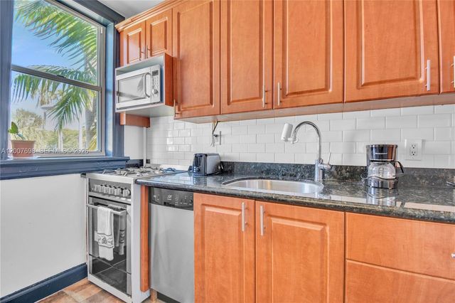 900 16th St 201, Miami Beach, FL 33139