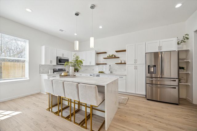 927 Bianco Lane, Houston, TX 77091