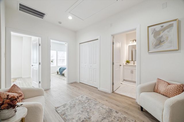 927 Bianco Lane, Houston, TX 77091