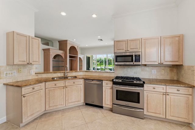 637 Masters Way, Palm Beach Gardens, FL 33418